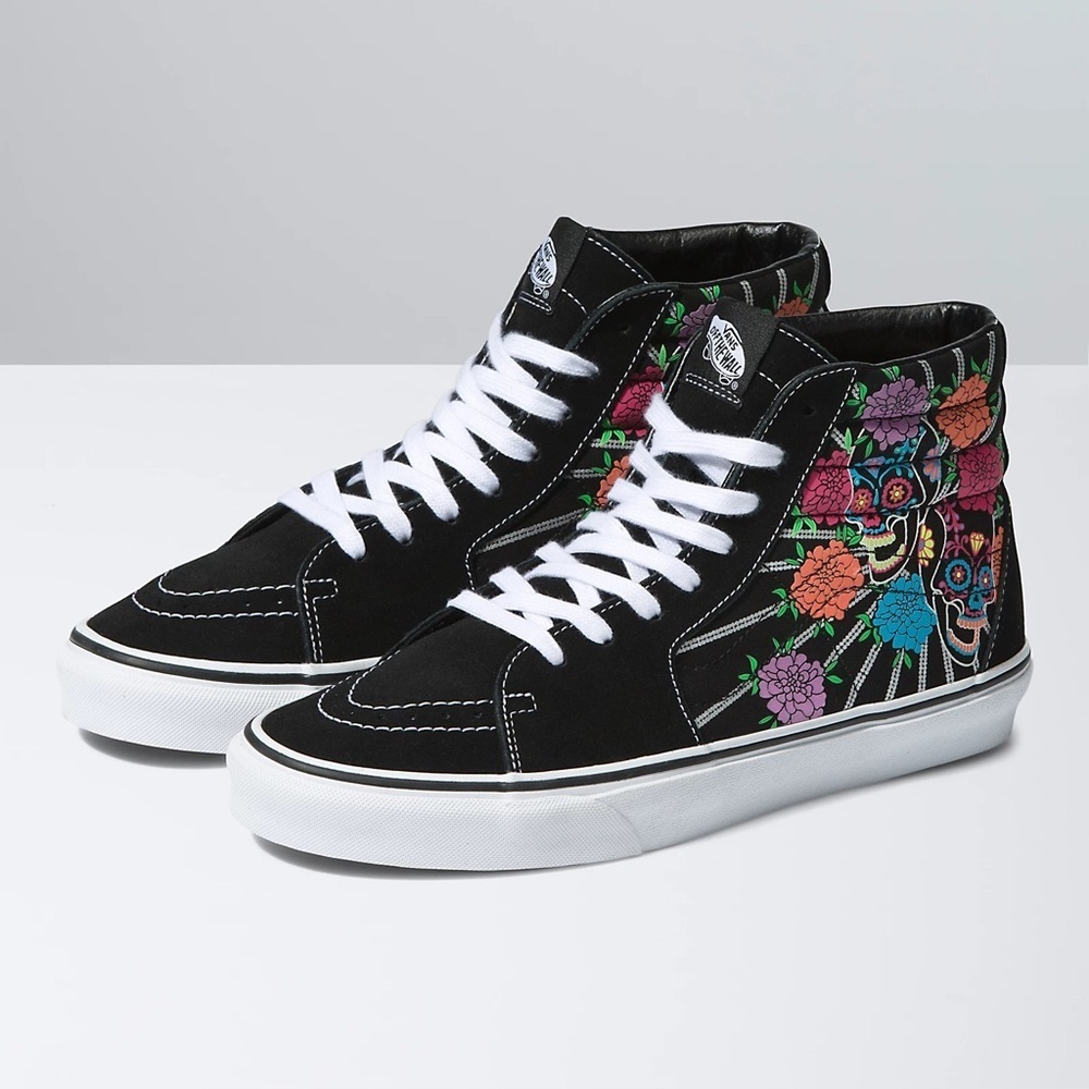 Vans sk8 hi 
DIA DE MUERTOS💀💀
GLOW IN THE DARK
BRAND NEW - Picture 6 of 16